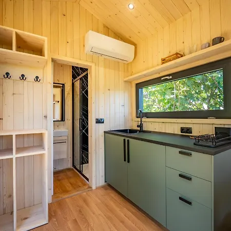 Alpine Glamp - Scenic Tiny House Near Bled