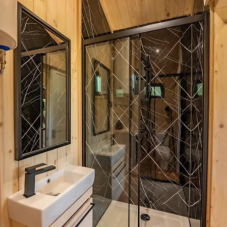 Alpine Glamp - Scenic Tiny House Near Bled Begunje na Gorenjskem